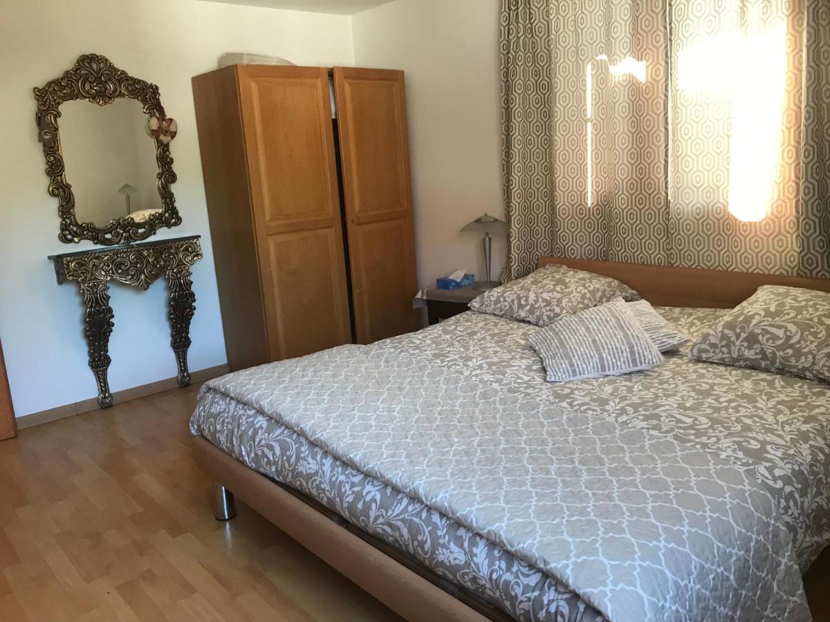 Appartement 2 Chambres Au Coeur Du Vignoble Avec Terrasse Riquewihr Esterno foto